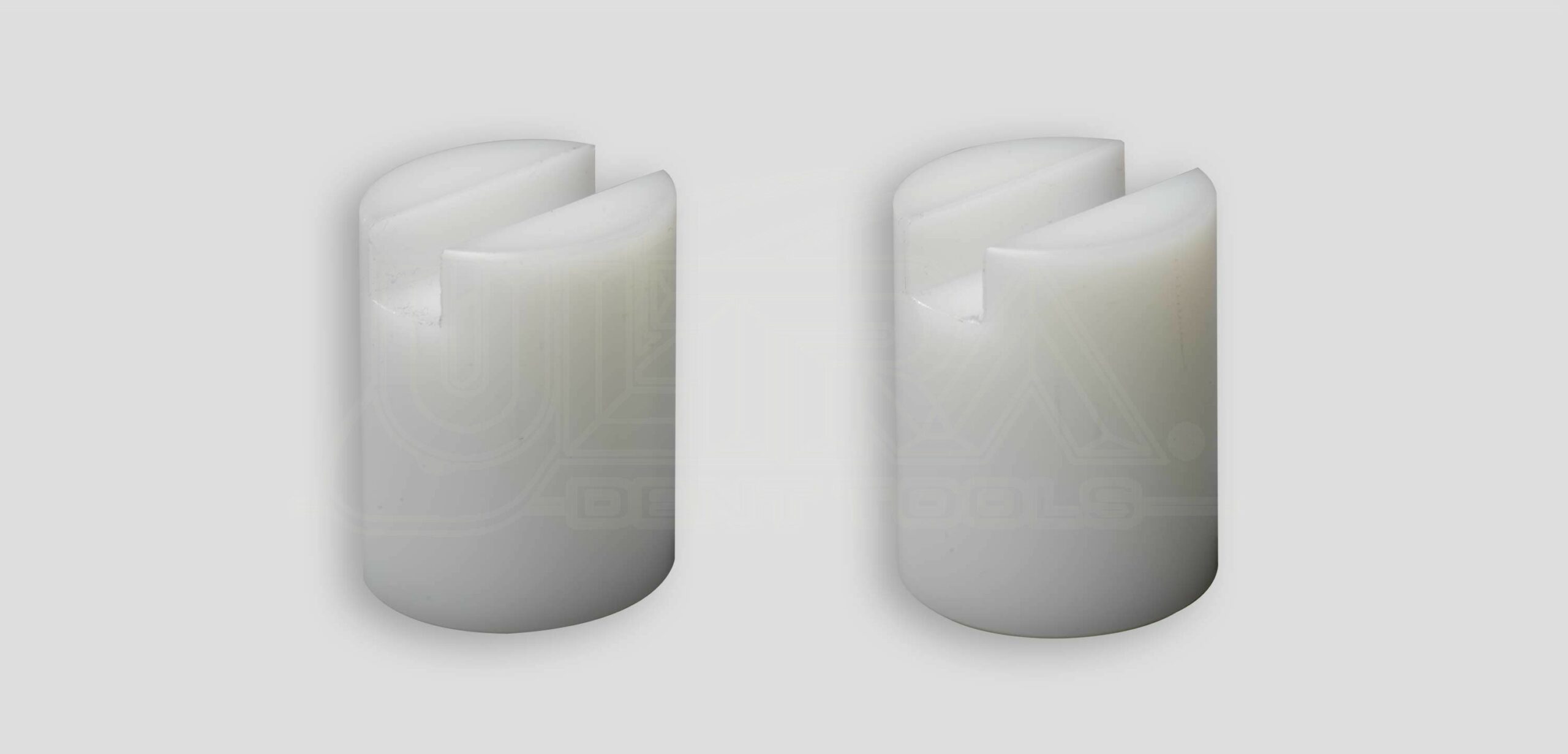 2 Plastic deck lid holders
